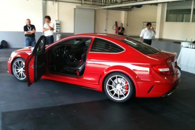 2012_mercedes-benz_c63_amg_coupe_black_series_2.jpg