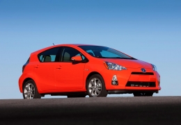 2013_toyota_prius_c__medium.jpg