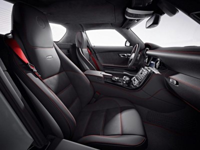 2013_mercedes-benz_sls_amg_gt_interior_4.jpg