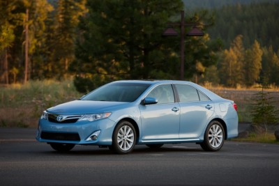 2012_Toyota_Camry_Hybrid_03_JPG_677x1000_q100.jpg