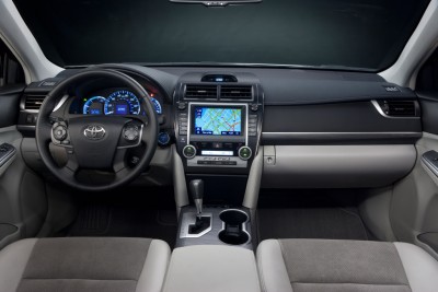 2012_Toyota_Camry_Hybrid_25.jpg