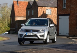 2013_suzuki_grand_vitara_front__medium.jpg