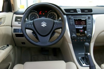 2011_Suzuki_Kizashi_DriverSeat-623x414.jpg